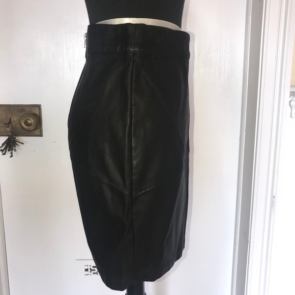 FOREVER 21 faux leather skirt - Picture 2 of 4
